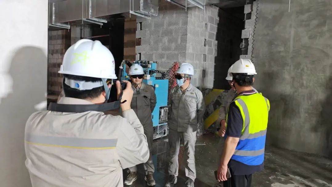 50℃高溫的沙漠地帶，蔚建抹灰機器人在阿聯酋“抹”出完美墻面(圖3)