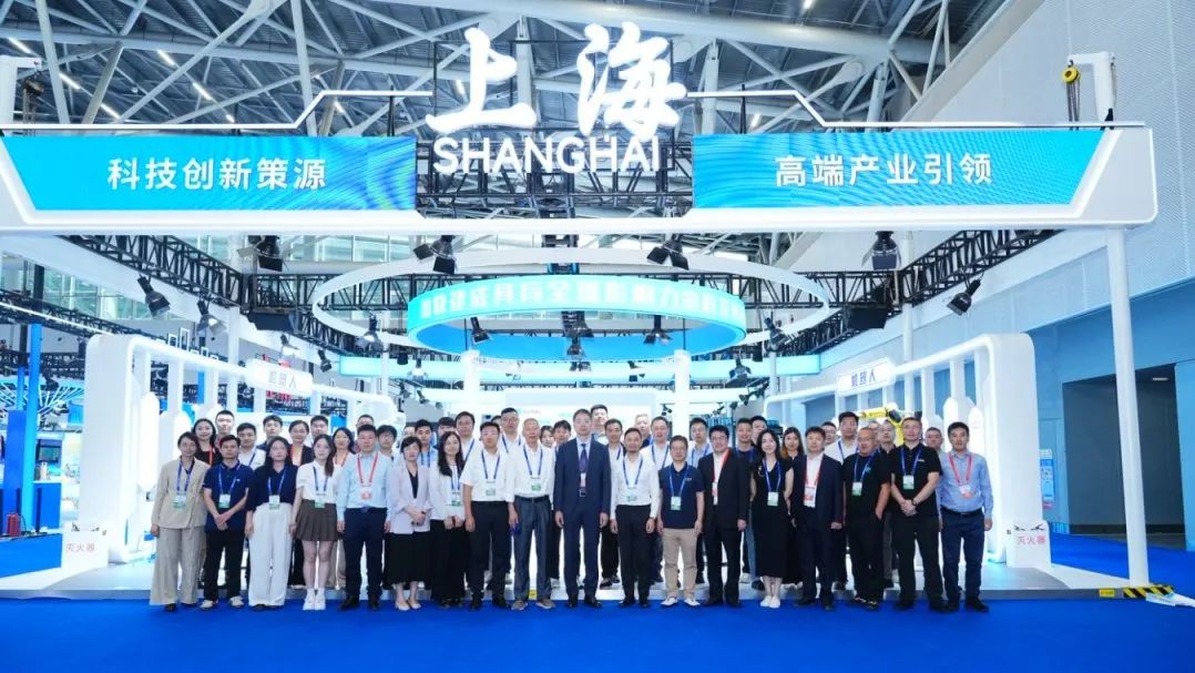 2025中博會(huì)，蔚建抹灰機(jī)器人展示智能建造硬實(shí)力(圖2)