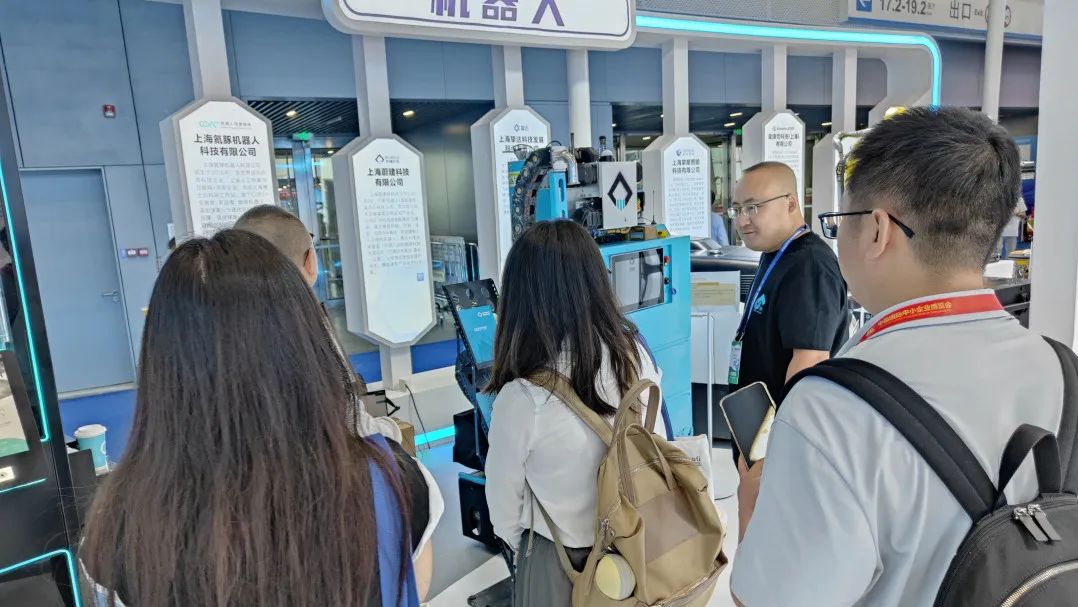 2025中博會(huì)，蔚建抹灰機(jī)器人展示智能建造硬實(shí)力(圖4)